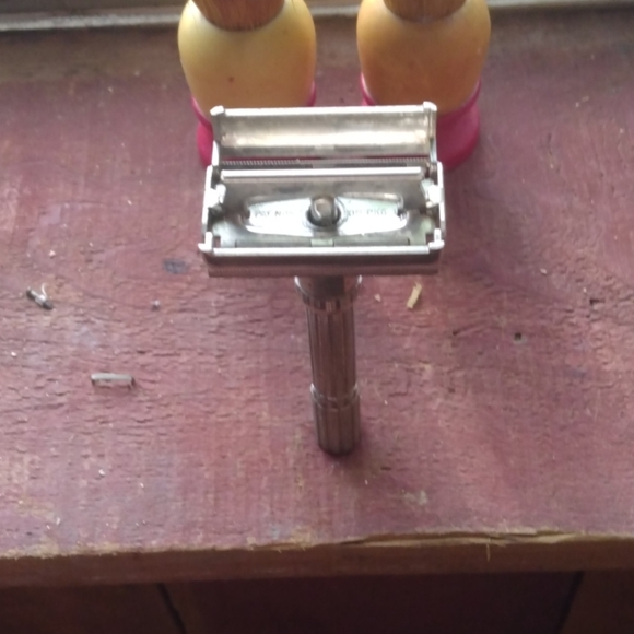Vintage Gillette Razor - Picture 2 of 2
